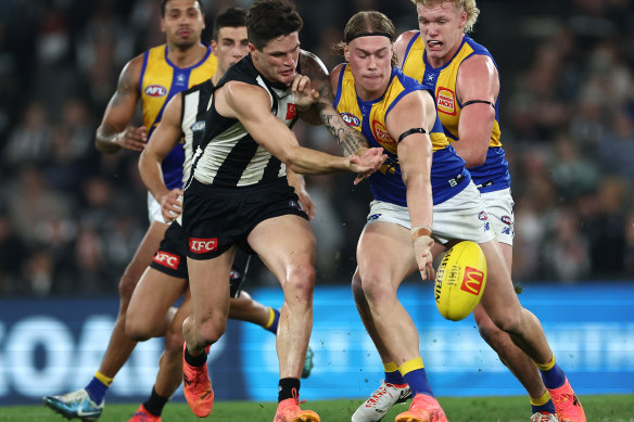 Collingwood’s Jack Crisp fights for the ball with Eagle Harley Reid.