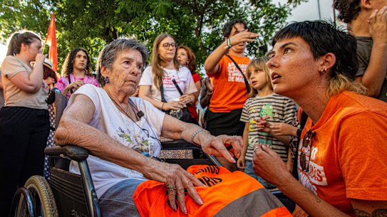 Maricarmen Abascal is evicted from the Madrid apartment where she lived for 70 years.