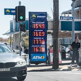 The weaker oil prices should lead to cheaper petrol, economists say.