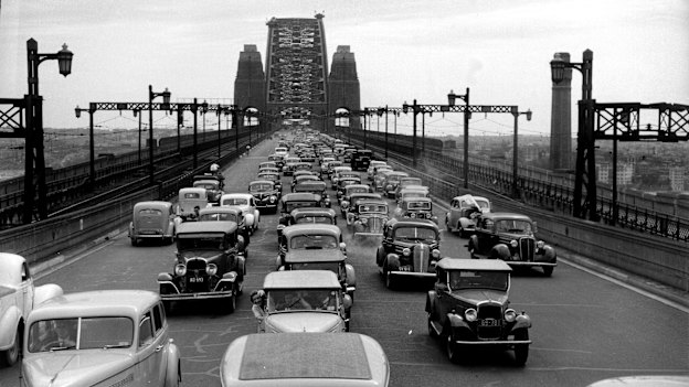  a traffic jam on the bridge in 1946.