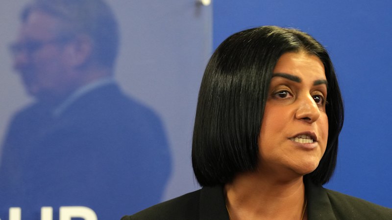 Asylum seekers who arrive in UK illegally to face 20-year wait