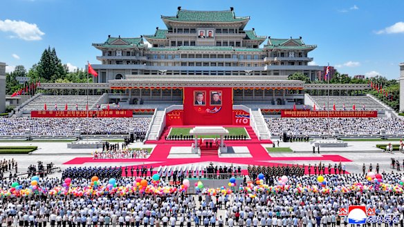 A large crowd of official well-wishers and dignitaries gathered in Pyongyang to welcome Xi, in a heavily choreographed ceremony.