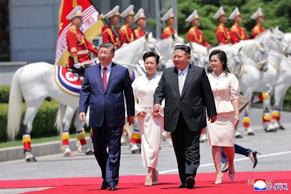 Xi and his wife, Peng Liyuan, attend the welcome ceremony hosted by Kim Jong-un and his wife, Ri Sol-ju.