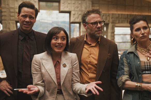  Ike Barinholtz, Chase Sui Wonders, Seth Rogen and Kathryn Hahn in The Studio.