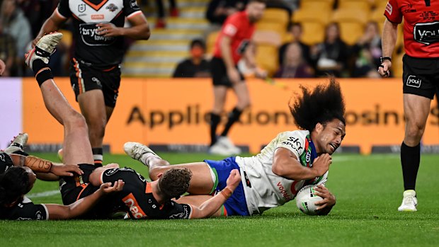 Bunty Afoa scoring against the Tigers in his previous life as a Warrior.