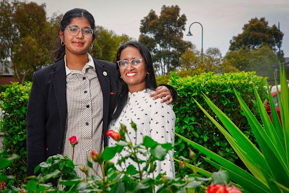 Nossal High School student Shishira Chakravartula and her mother, Anusha Srinivasan.