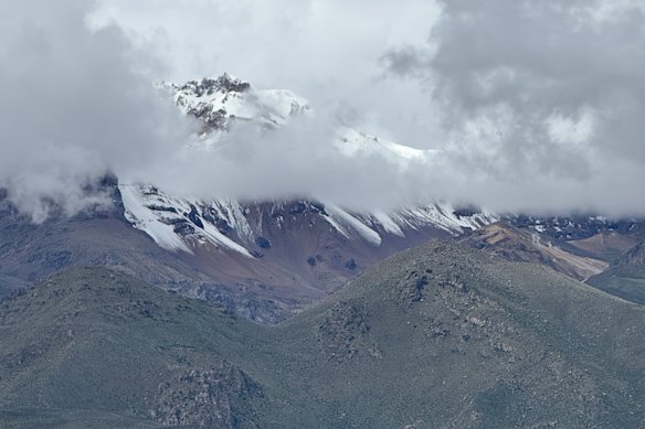 Extinct volcano Hualca Hualca peaking through the clouds, seen from the fortress.