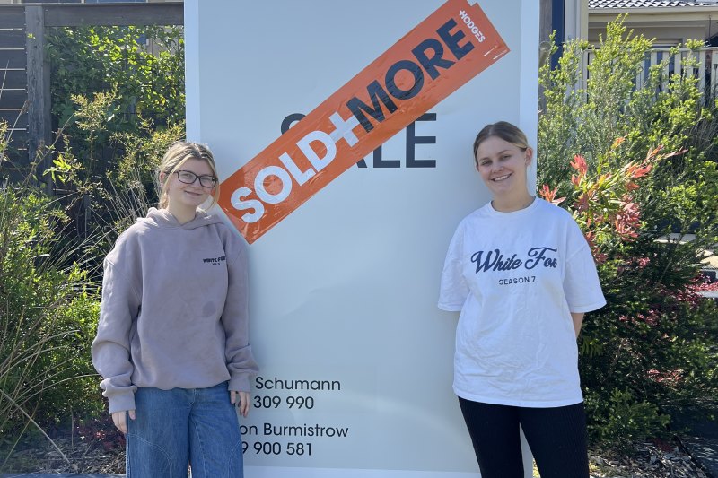 Madison and Isabelle Camm used the Home Guarantee Scheme to buy their first home.