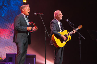 Michael Barclay et Paul Kelly se produisent mercredi soir. 