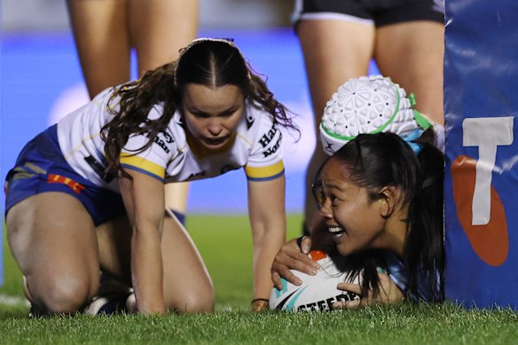 Filomina Hanisi scores for Cronulla.