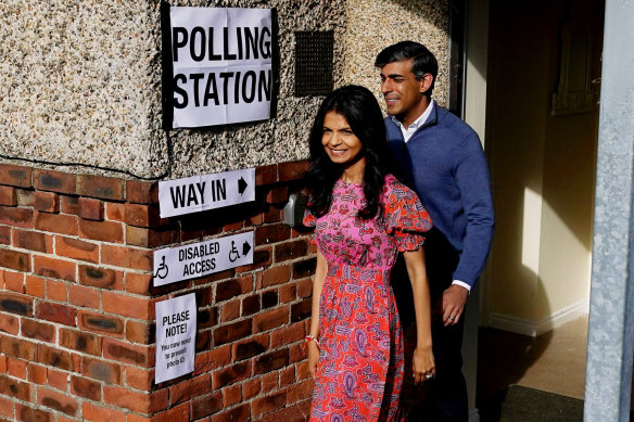  British Prime Minister Rishi Sunak (R) and his wife Akshata Murty depart after casting their votes.