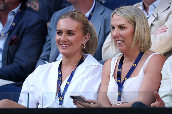 Ariarne Titmus (left) and Kate Hutchison (right) at the Australian Open. 