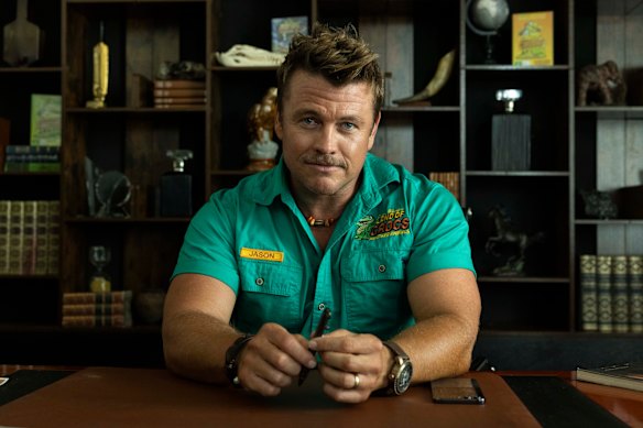 Luke Hemsworth as crocpreneur Jason Wade in season 2.