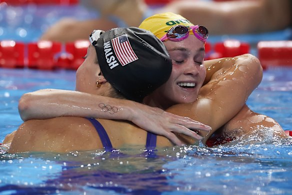 Australia’s Alex Perkins is congratulated by USA’s Gretchen Walsh after the women’s 100m butterfly final. 