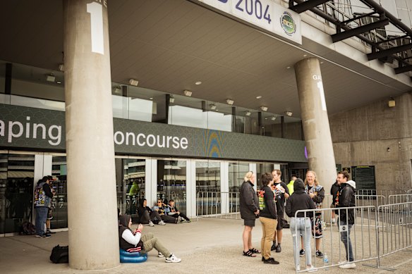 A small smattering of fans were already queuing at the MCG on Wednesday morning.