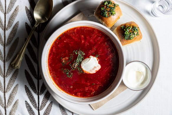 Borshch (beetroot soup).