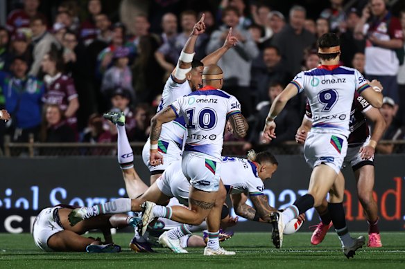 The Warriors celebrate an incredible opening try.