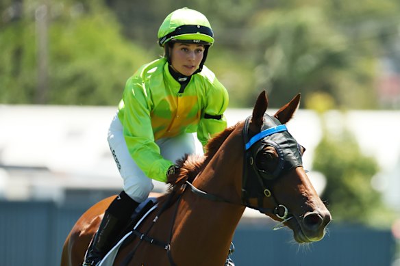 Anna Roper returns victorious on Oakfield Saturn.