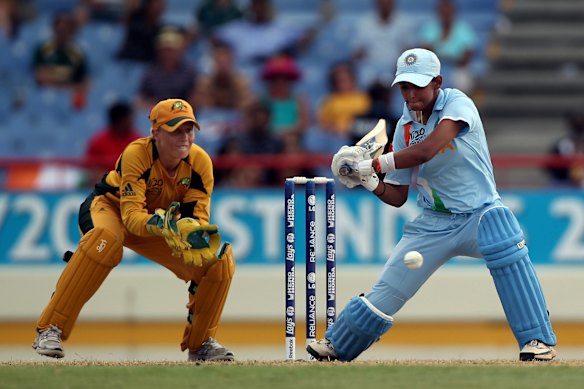 Alyssa Healy playing against India in 2010.