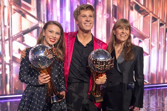Bindi, Robert and Terri Irwin after Robert won the US version of Dancing with the Stars.