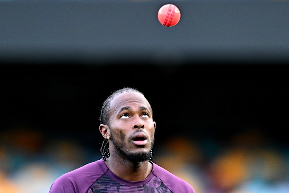 Jofra Archer trains with a pink ball in Brisbane.