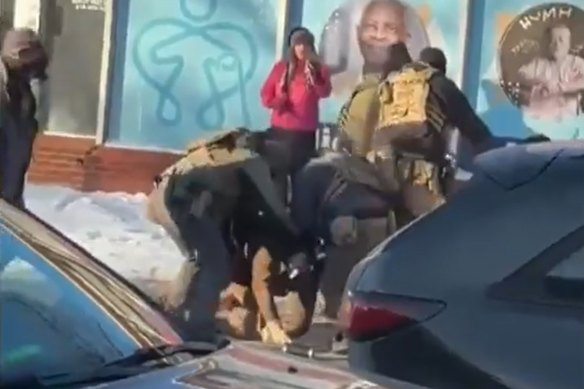 The Trump administration is relying on the fact that Alex Pretti was armed to argue that a US federal agent, fearing for his life, fired defensively when the 37-year-old was killed on Saturday.