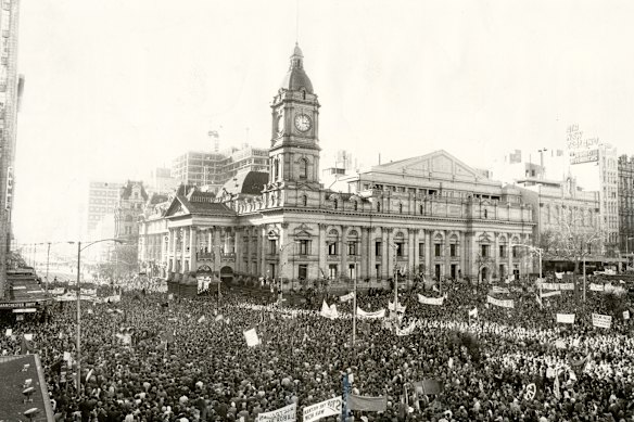 One of the anti-Vietnam war demonstrations in front of Melbourne Town Hall in June 1971.