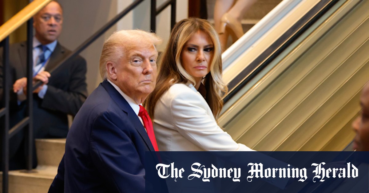 White House fury over Trump escalator fail