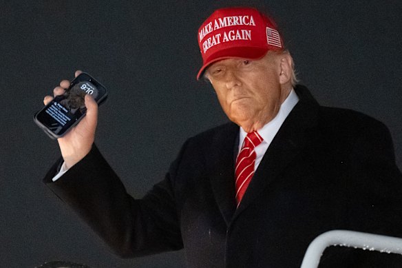 Donald Trump’s phone features a photo of himself pointing at the camera.