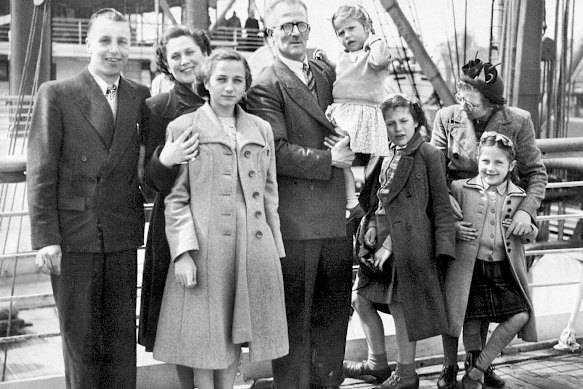 Larwood arrives in Sydney in 1950 with his wife Lois and daughters.