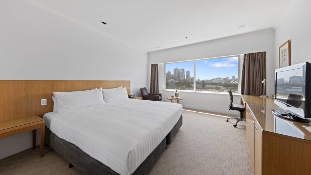 Holiday Inn Potts Point’s standard rooms are generously sized.