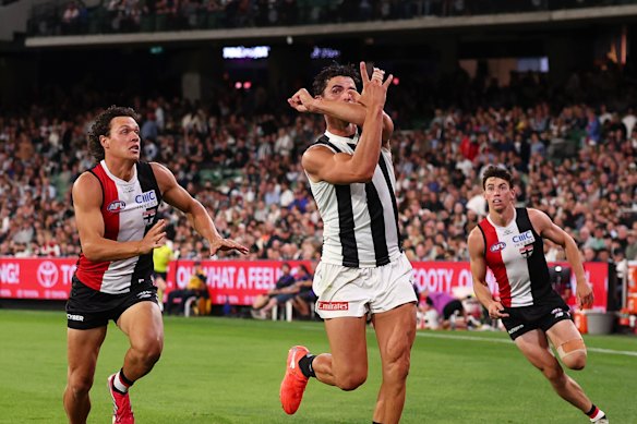 One of the goals the sparingly used veteran Scott Pendlebury set up, this one with a look away handball.