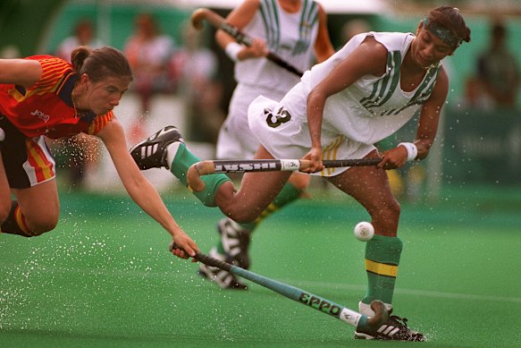 Peris in action for Australia against Spain at the Atlanta Olympics in 1996.