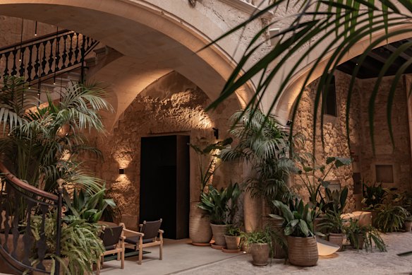 Gothic archways, vaulted ceilings and Baroque influences.