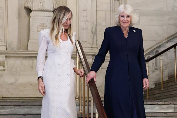 The Queen appears with Sex and the City star Sarah Jessica Parker at New York Public Library.
