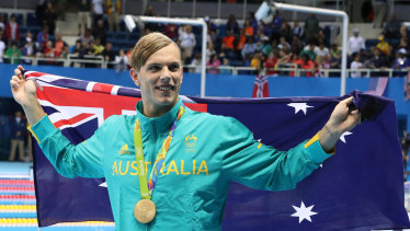 Le nageur Kyle Chalmers célèbre l'or au 100 m nage libre aux Jeux olympiques de 2016 à Rio.