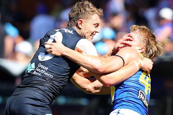 Jack Hutchinson of the Eagles and Patrick Cripps of the Blues grapple.