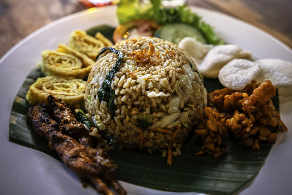 Nasi goreng ... who knew day-old atom   could sensation  truthful  good?