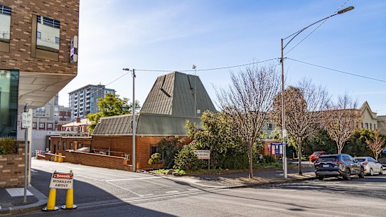 110-118 Grey Street, East Melbourne. The Melbourne Unitarian Peace Church.