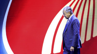 马来西亚总理马哈蒂尔·穆罕默德（Mahathir Mohamad）在泰国暖武里（Nonthaburi）举行的东盟商业与投资峰会上的一届会议上讲话后离开。