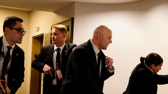 WASHINGTON, DC - APRIL 25: Federal agents draw their guns out after an incident at the annual White House Correspondents Association Dinner April 25, 2026 in Washington, DC. According to reports, President Donald Trump, along with other government officials, were evacuated from the Washington Hilton after what sounded like gun fire. (Photo by Nathan Howard/Getty Images) SMH NEWS.