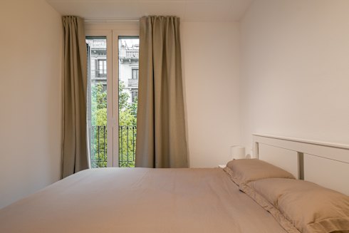 Taupe, a truly horrible colour. But do you say it like “rope” or “warp”?