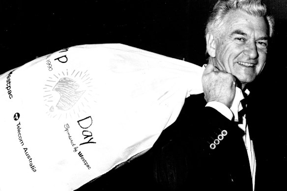 Bob Hawke at the launch of the Clean Up Australia Campaign at Darling Harbour. September 17, 1989.