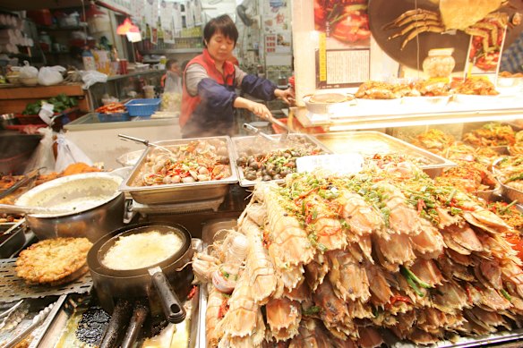  Hong Kong has a wide variety of tasty cheap eats.