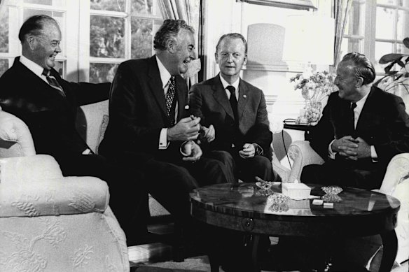 Gough Whitlam (second from left) said he had “candid and fruitful” discussions with Marshall Green (centre).