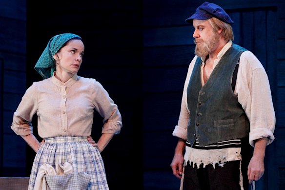 Sigrid Thornton with Anthony Warlow in Fiddler on the Roof.