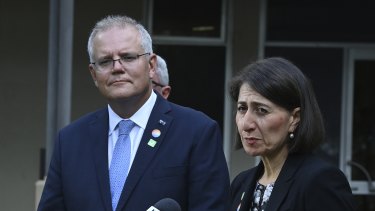 Vendredi, le Premier ministre Scott Morrison et la première ministre de la Nouvelle-Galles du Sud, Gladys Berejiklian, à l'hôpital Royal Prince Alfred.