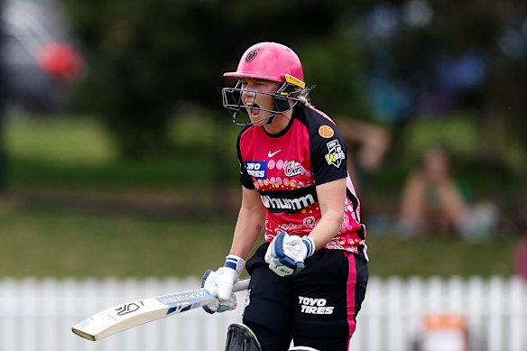 Alyssa Healy playing for the Sydney Sixers in November.