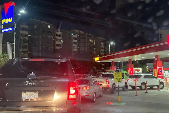 There was a long queue for petrol at the state-owned petrol station on Saturday evening in Caracas.