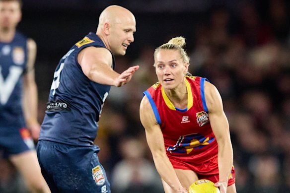 Erin Phillips takes on Gary Ablett jnr in the 2025 Legends game.